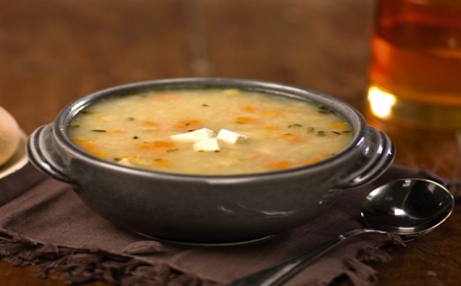Sopa de pollo y sémola